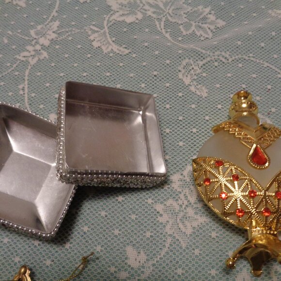 GLITZ & GLAMOUR PERFUME BOTTLE BEADED BOX STAR ORNAMENT DOLL CLOTHES LOT - Picture 3 of 10